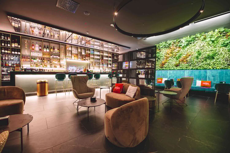 GNAM COCKTAIL & WINE